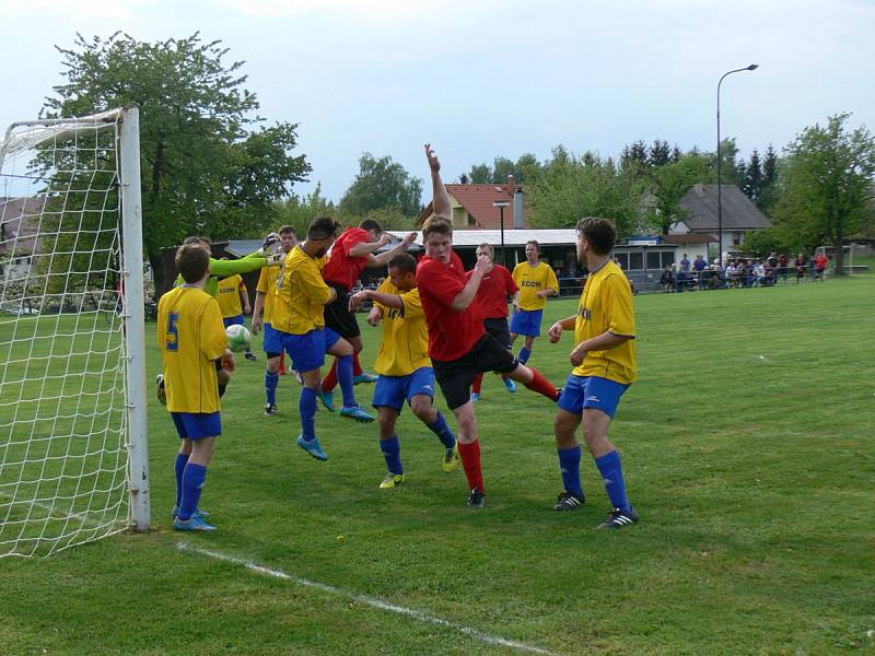 VEDOUCÍ rezerva Českého Meziříčí v Křovicích po remíze 1:1 neuspěla v penaltovém rozstřelu.