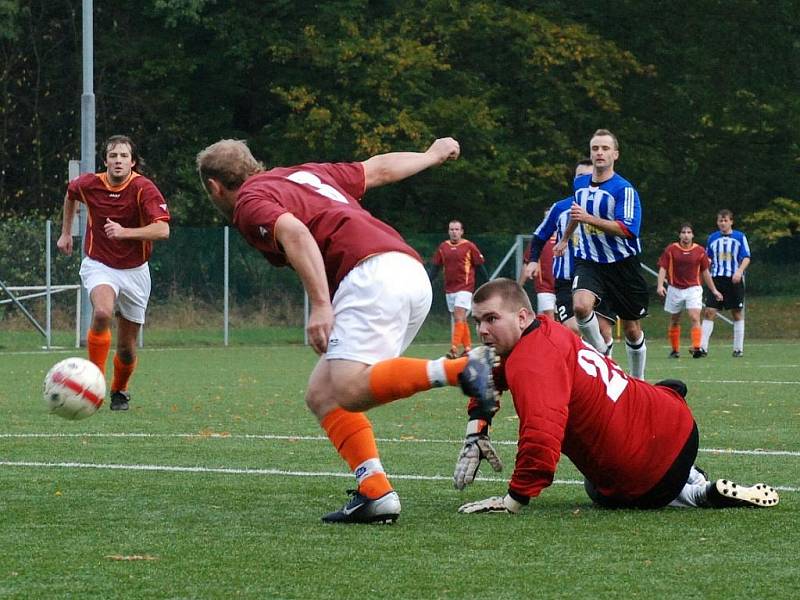 Z okresního derby krajské I. B třídy Sokol Černíkovice - Spartak Opočno (2:3). 