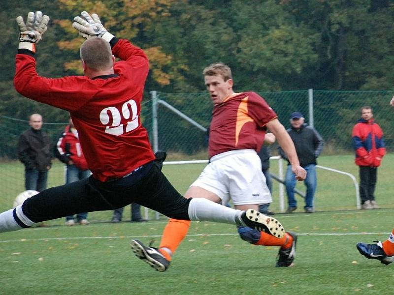 Z okresního derby krajské I. B třídy Sokol Černíkovice - Spartak Opočno (2:3). 