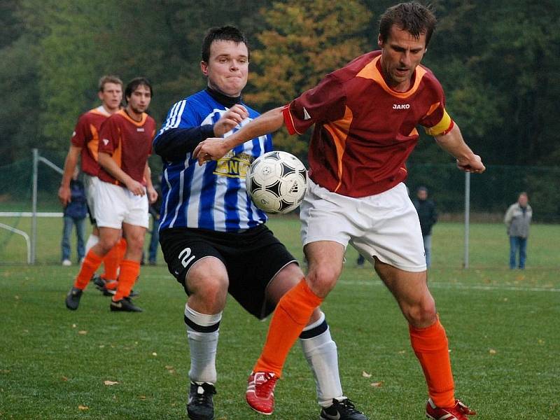 Z okresního derby krajské I. B třídy Sokol Černíkovice - Spartak Opočno (2:3). 