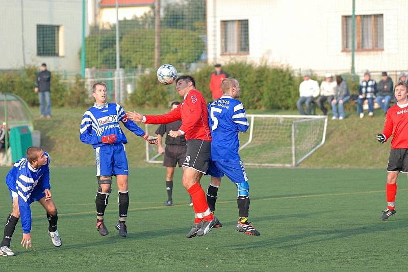 Z utkání krajského přeboru Spartak Rychnov - Nový Hradec (0:2). 