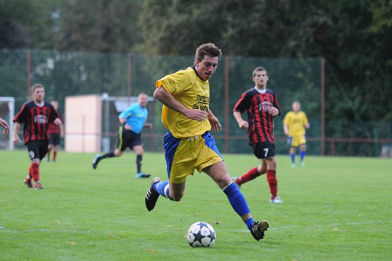 OSM GÓLŮ padlo v derby v Černíkovicích, odkud si tři body za vítězství 6:2 odvezli fotbalisté z Albrechtic. 