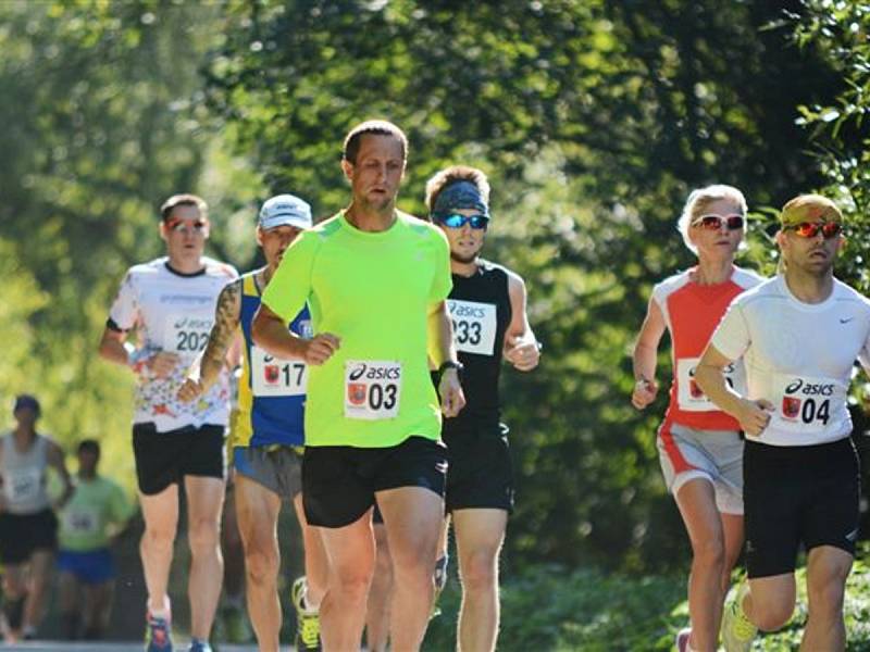 HORSKÁ TRAŤ dokonale prověřila všechny účastníky maratonu i půlmaratonu. Obtížnost závodu zvýšilo tropické počasí, a tak občerstvovací stanice byly v plné permanenci. 