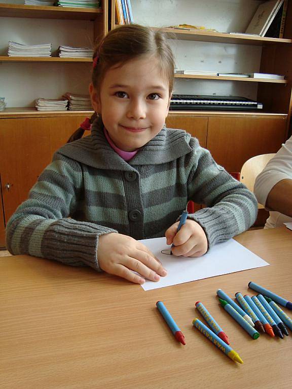 Budoucí prvňáčci usedli do lavic. Zatím však jen na zkoušku u zápisů