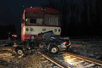 Jednapadesátiletý muž vjel z nejasných příčin pod rozjetý vlak.