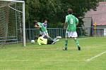 UTKÁNÍ prvního kola Poháru OFS Rychnov na hřišti v Dobrém skončilo po devadesáti minutách hry 1:1 a na řadu přišly penalty, v nichž domácí fotbalisté zdolali hosty z Křovic 5:3. 