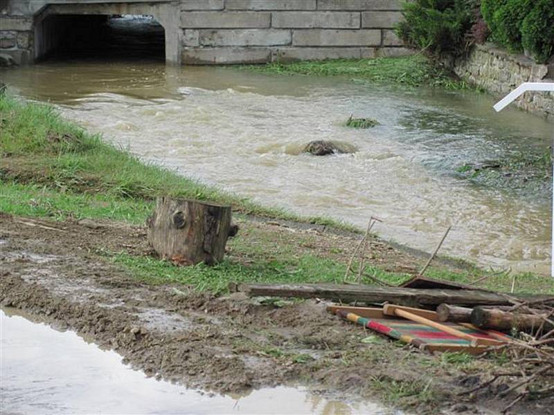 DÍLO ZKÁZY. Takovou spoušť napáchala na Rychnovsku pondělní blesková povodeň. 