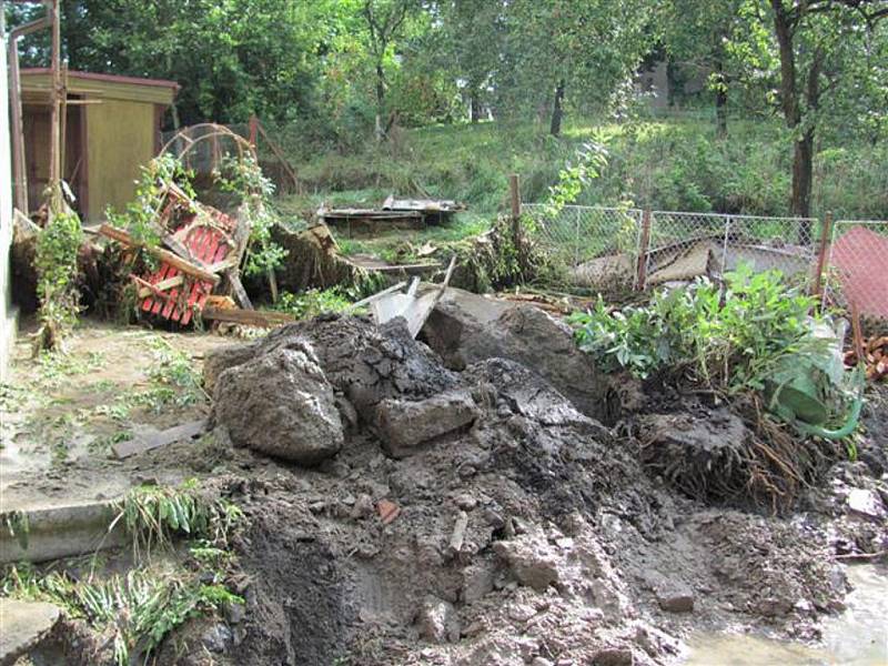 DÍLO ZKÁZY. Takovou spoušť napáchala na Rychnovsku pondělní blesková povodeň. 