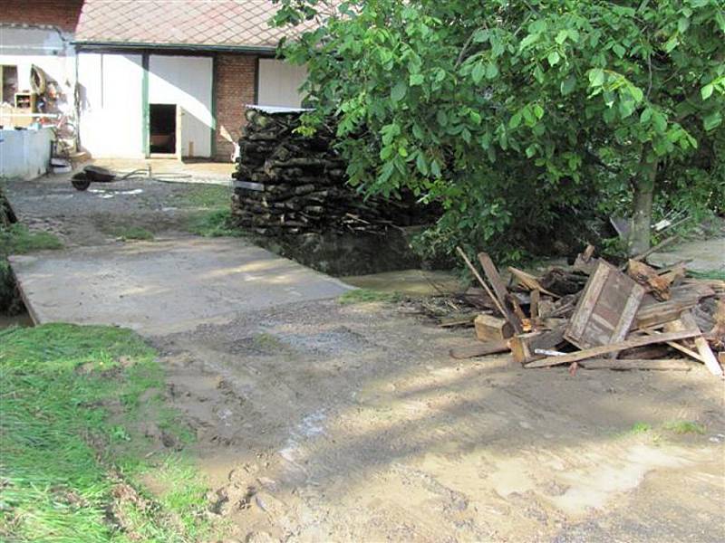 DÍLO ZKÁZY. Takovou spoušť napáchala na Rychnovsku pondělní blesková povodeň. 