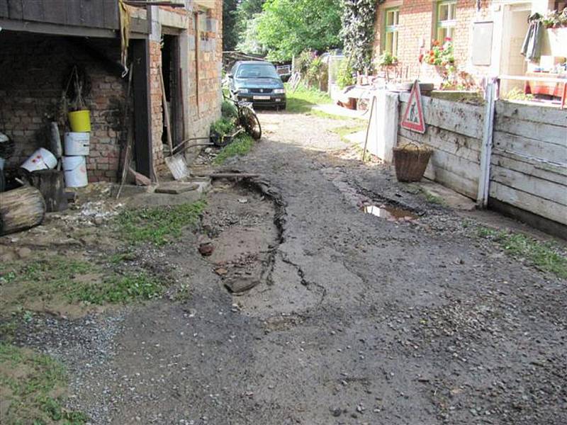 DÍLO ZKÁZY. Takovou spoušť napáchala na Rychnovsku pondělní blesková povodeň. 