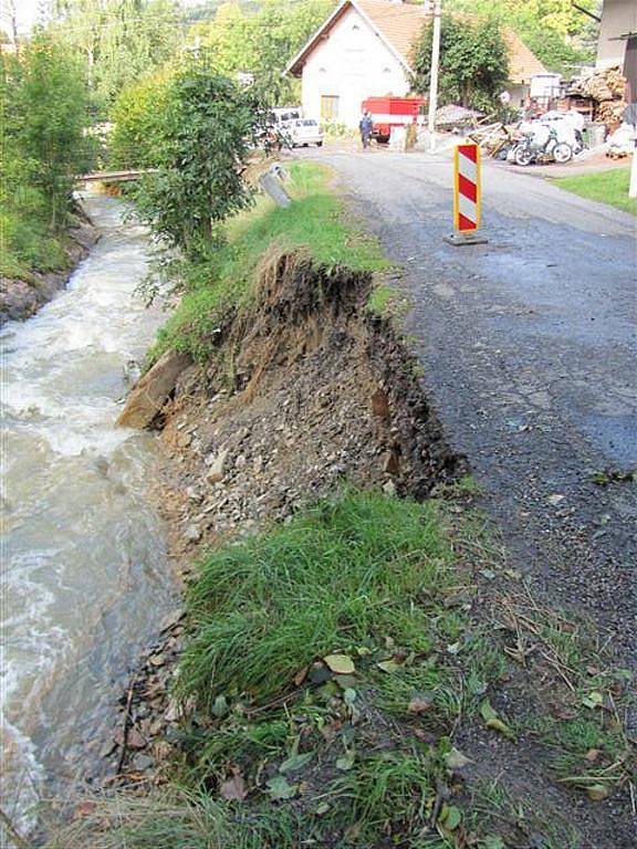 DÍLO ZKÁZY. Takovou spoušť napáchala na Rychnovsku pondělní blesková povodeň. 