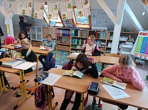 Do čtenářské aktivity Čteme s rodiči se zaregistrovala Základní škola Dobré na Rychnovsku.