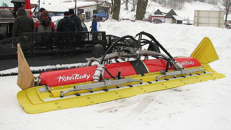 Stěhování nové rolby ke sjezdovce v Deštném v Orlických horách