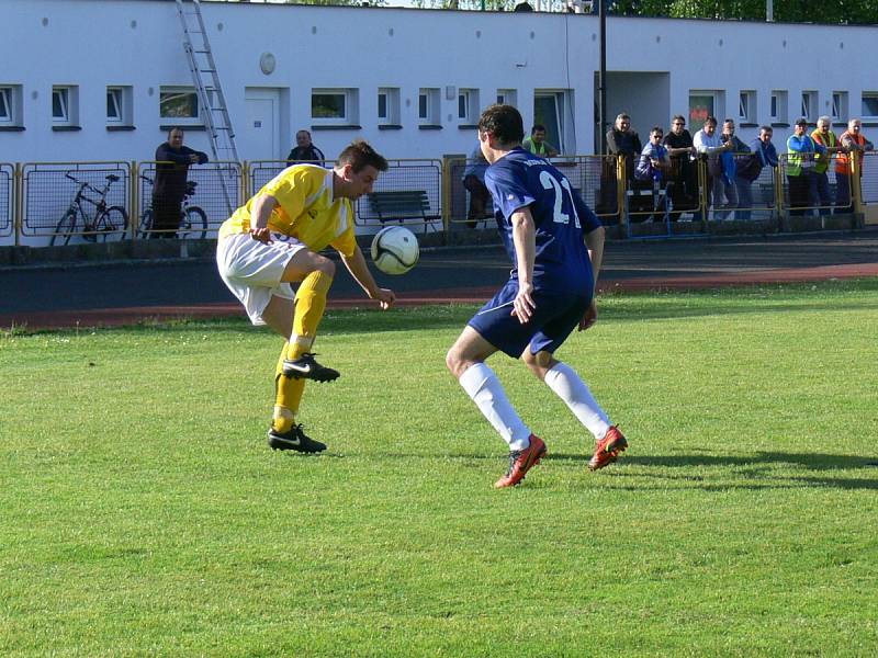 Dva góly vstřelil do sítě Broumova Marcel Hájek a nasměroval tak Dobrušku k zisku třech důležitých „záchranářských“ bodů. 