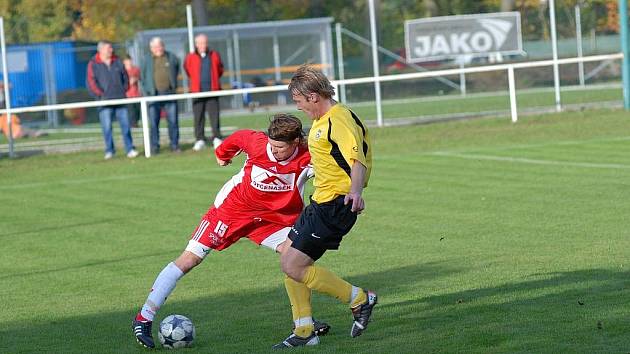 Z utkání krajského přeboru SK Týniště nad Orlicí - FK Trutnov (0:1). 