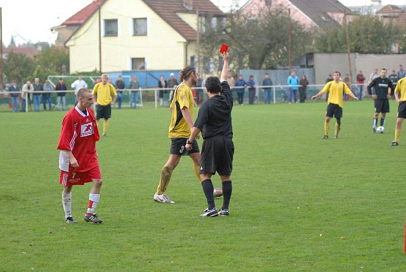 Z utkání krajského přeboru SK Týniště nad Orlicí - FK Trutnov (0:1). 