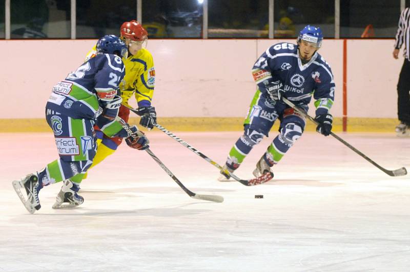 Z hokejového utkání Hronov - Semechnice
