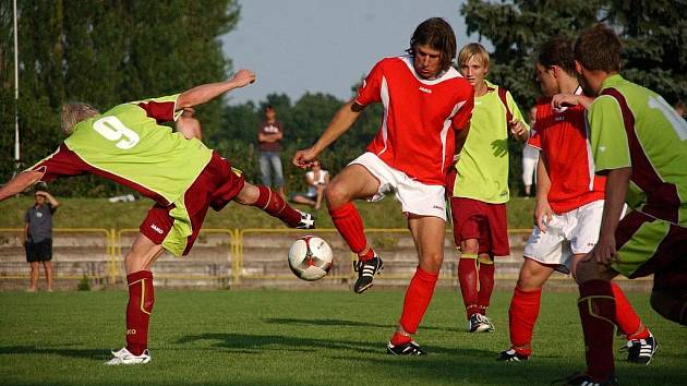 Utkání krajské I. A třídy TJ Dobruška - FC Kostelec nad Orlicí (2:0). 