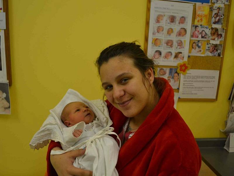DUŠAN MINAŘÍK svým příchodem na svět potěšil maminku Dagmar Krunčíkovou a tatínka Jana Minaříka ze Synkova. Chlapeček se narodil 3. listopadu v 17:49 s váhou 3380 gramů a délkou 50 cm. Tatínek byl u porodu a zvládl ho dobře.