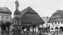 ODHALENÍ HUSOVA POMNÍKU se uskutečnilo 3. července 1904. Z dobového snímku je vidět, že zájem našich předků byl obrovský. Fotografie je dokladem, jak důležití jsou pro historii sběratelé. Snímek poskytl ze soukromé sbírky Milan Sedláček ze Záměle. Husův p