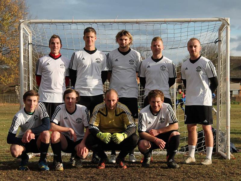 PORAŽENÝ FINALISTA. Union Kostelec hrál ve složení: Jakub Pápay,  Filip Stieber, Roman Svatoš, Jakub Nosek, Lukáš Plocek, Michal Brandejs, Milan Bulavcsják, Tomáš Matoušek a Matěj Kráčmer.