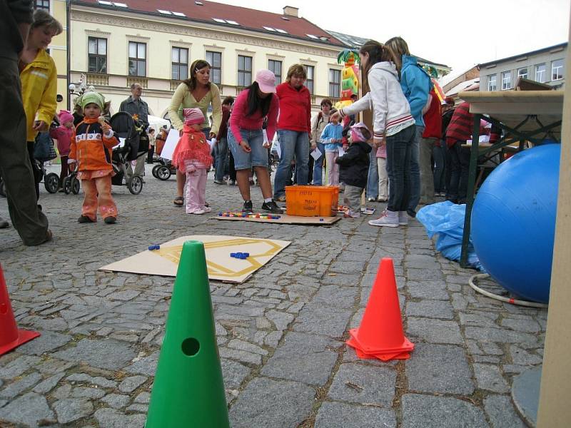 Město ve spolupráci s Déčkem připravily na rychnovském Starém náměstí  Den pro rodinu.