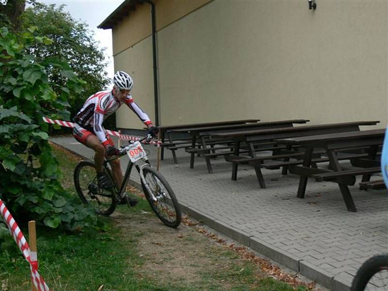 Finálového závodu ulicemi města Dobrušky se zúčastnilo osmdesát bikerů.