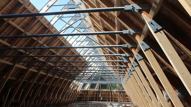 Rekonstrukce střechy začala v roce 2022. Je dokončena.