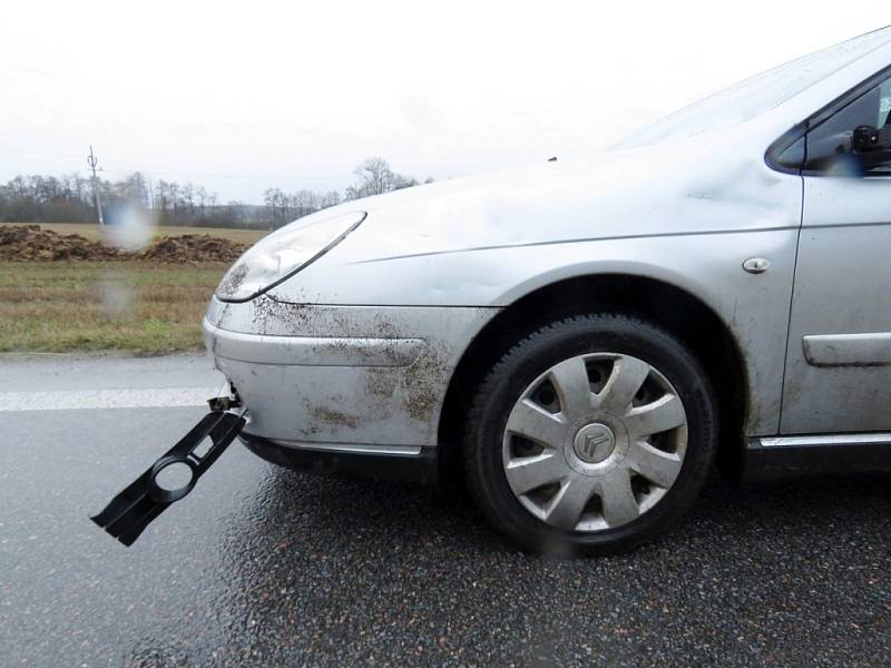 Střet cyklisty s osobním automobilem mezi Častolovicemi a Kostelcem nad Orlicí.