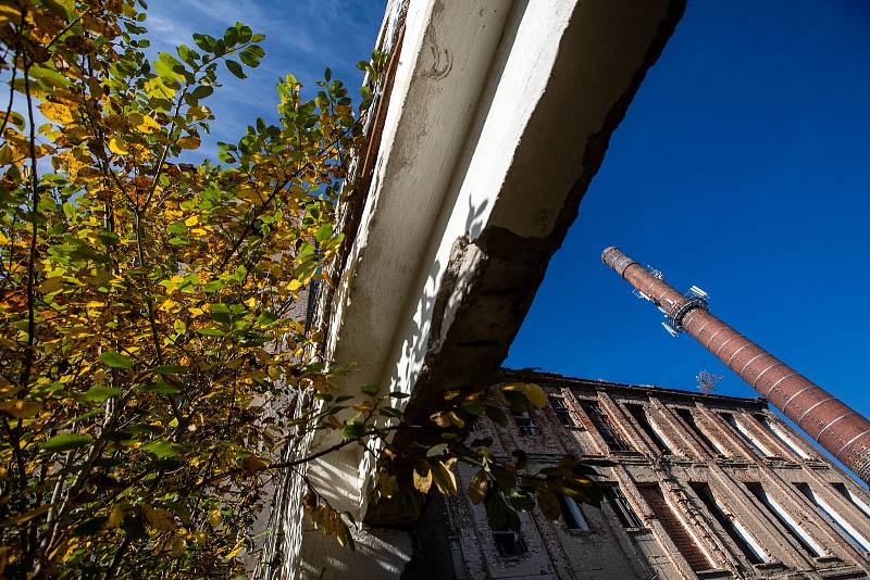 Zkrachovalá fabrika Perla v Doudlebách nad Orlicí.