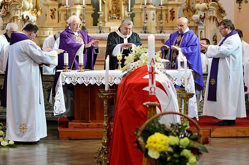 S hraběnkou Kinskou se rozloučily stovky lidí