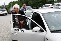 Senior taxi už brázdí ulice několika měst.