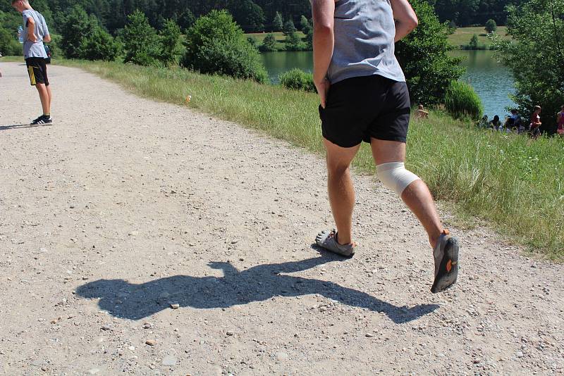 Adam sní o účasti na paralympiádě, pomáhají mu i děti z Borohrádku.