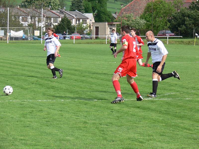 DEBAKL. Fotbalisté Přepych utrpěli s Chlumce nad Cidlinou vysokou porážku.