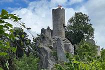 Zřícenina hradu Frýdštejn, kde se natáčela pohádka O princezně Jasněnce a létajícím ševci.