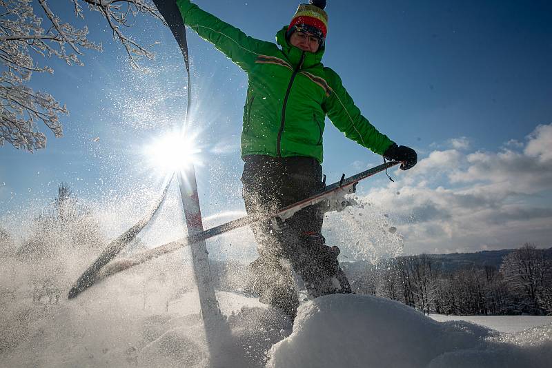 Skialpinisté v Krkonoších a Orlických horách.