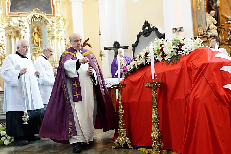 S hraběnkou Kinskou se rozloučily stovky lidí