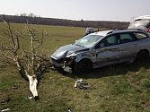 Nehoda auta a motorky v Česticích