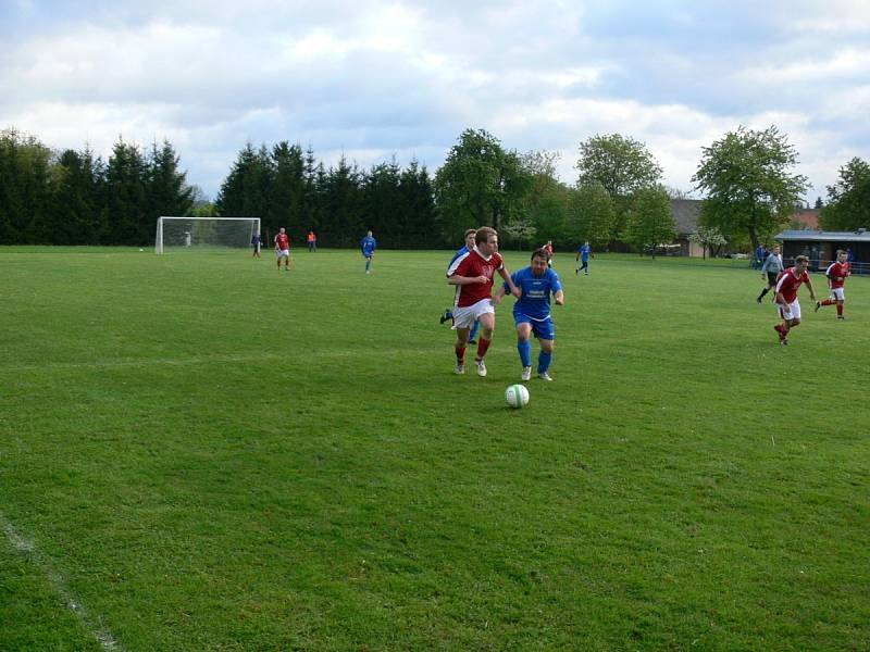 Dva góly Jana Dostála na zisk bodů Dobrému nestačily. Z výhry 3:2 se radovali domácí fotbalisté Křovic.  