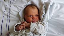 KAROLÍNA NOVOTNÁ se narodila 18. listopadu ve 4.24 hodin. Měřila 49 cm a vážila 3400 g. Obrovskou radost udělala svým rodičům Janě a Radkovi Novotným z Lična. Doma se těší sestřička Kateřina. Tatínek byl u porodu nepostradatelný.