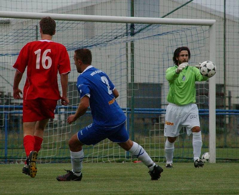 Z pohárového utkání FC České Meziříčí - SK Týniště nad Orlicí (1:1, na pen. 4:3). 