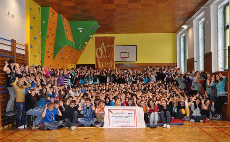 TITULEM Střední škola roku 2012/2013 v Královéhradeckém kraji se může pyšnit Obchodní akademie v Kostelci nad Orlicí. 