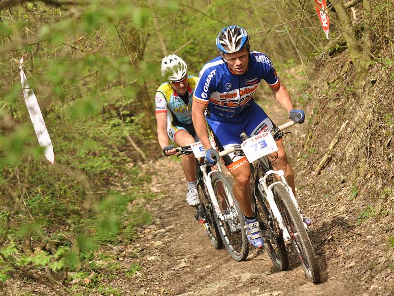 Na start sedmého ročníku závodu horských kol Stalak Bike Cup v lese Včelném se postavilo celkem sto devět účastníků.