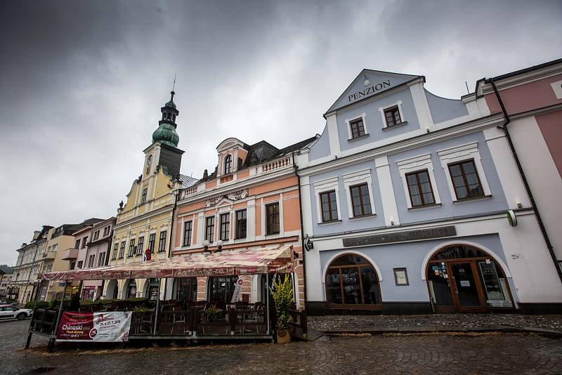 V rychnovské restauraci muž zastřelil svoji manželku.