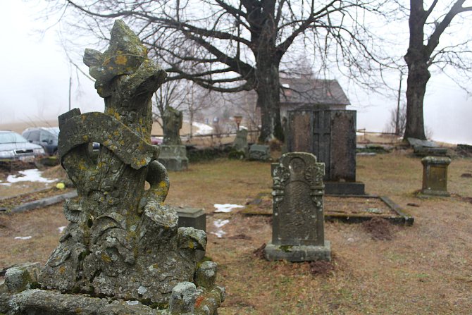 Kostel sv. Matouše v Jedlové patří k vyhledávaným turistickým cílům. Obklopen je i starým hřbitovem.
