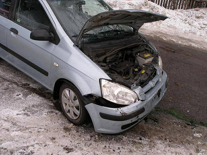 Dopravní nehoda osobního vozidla s dodávkovým vozidlem se obešla  bez zranění osob.