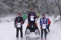 VYHLÁŠENÍ poháru Královéhradeckého kraje. Zvítězil Karel Píč před Josefem Šabatou (oba SKI Skuhrov nad Bělou). Třetí skončil skuhrovský odchovanec Pavel Janeček