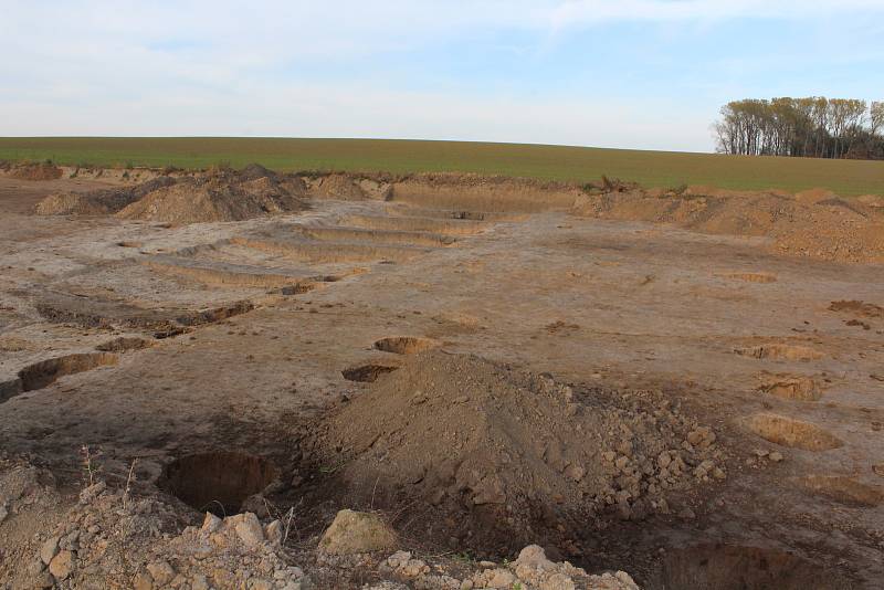 Z trasy budoucího obchvatu Doudleb, archeologové tu zažívali hotové žně, šlo o výjimečnou lokalitu, zasídlenou několika kulturami z různých časových období.