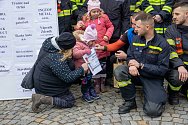 Charitativní vánoční běh pro Amálku z Lípy v pořadatelské režii týnišťských hasičů přilákal velké množství účastníků