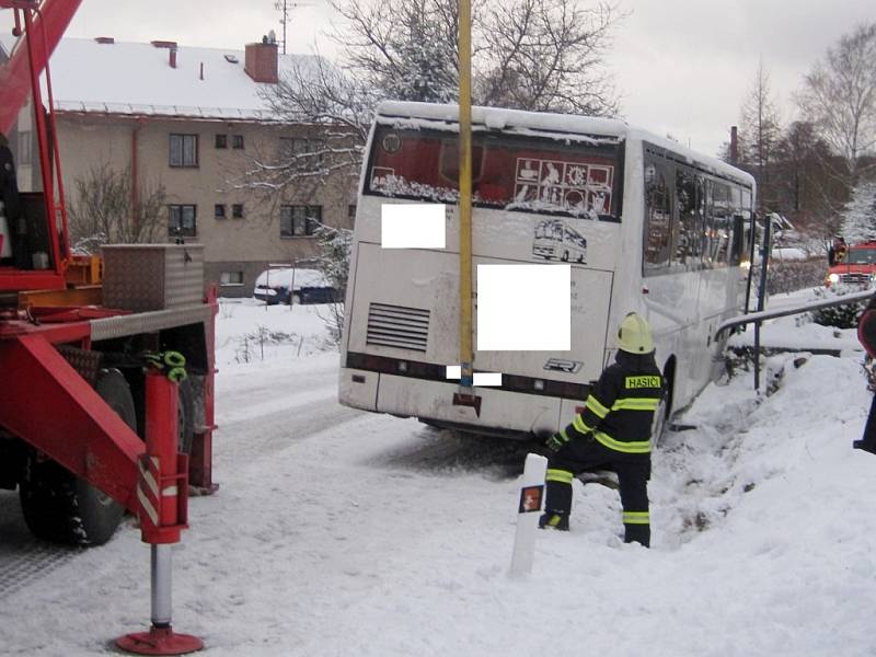 Havárie autobusu v Olešnici.